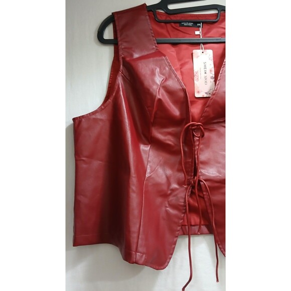 SHEIN Curve Women’s 2XL Faux Leather Vest NWT Red Sleeveless Two Tie Model CUTE - Picture 2 of 6